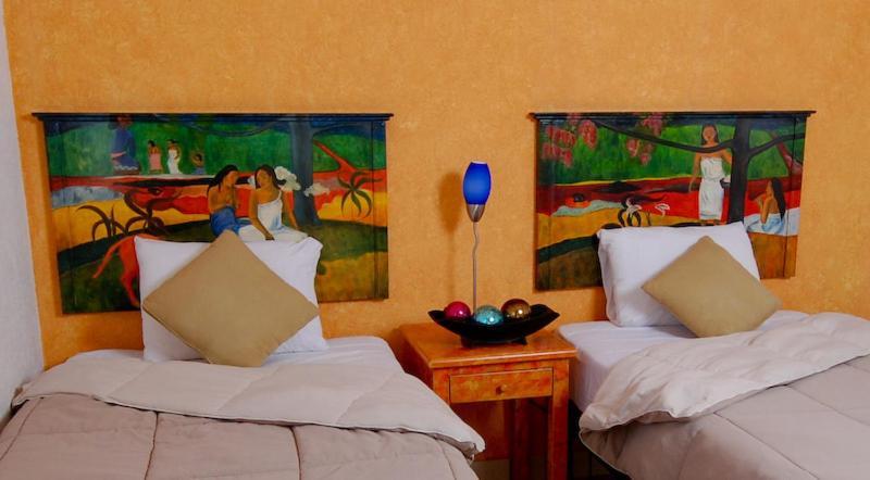 Hotel & Suites Galeria Morelia Rum bild